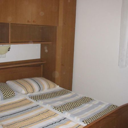 Apartmani Manuela Lopar Chambre photo